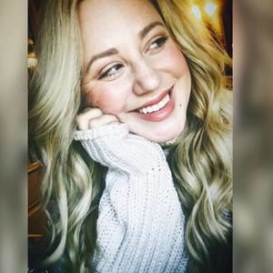 Meet your Posher, Caitlin